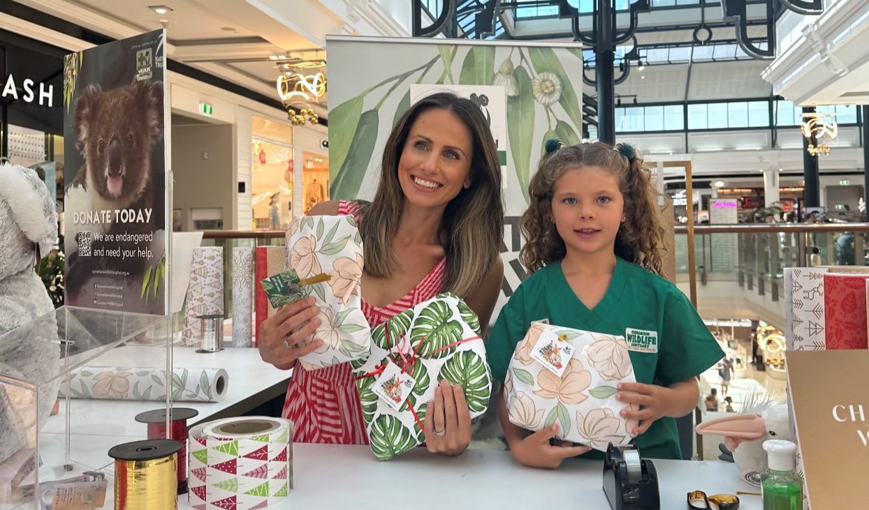 Channel_7s_Amanda_Abate_and_Junior_Advocate_Isla_at_Christmas_Gift_Wrapping_Desktop.jpg